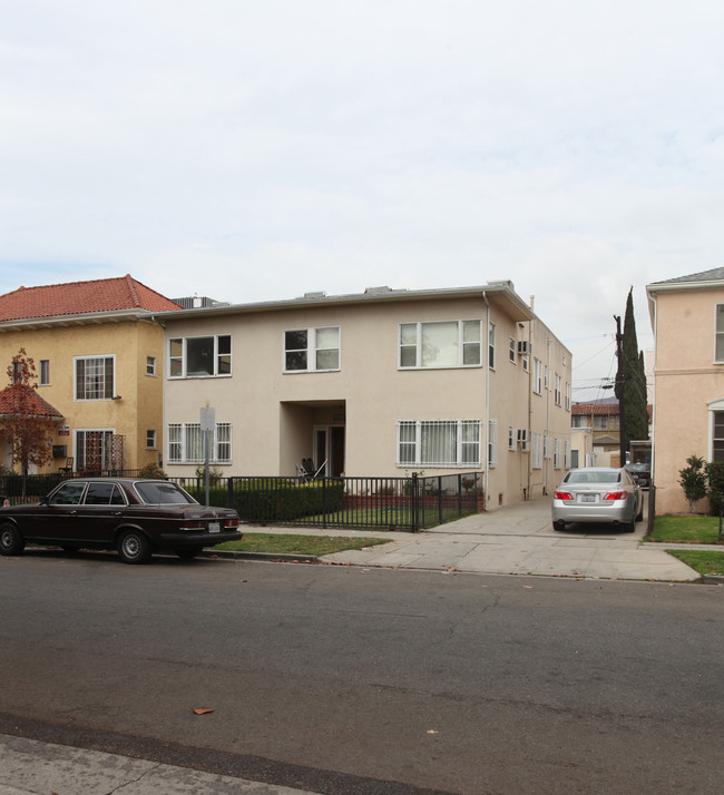 6117-6119 Afton Pl in Los Angeles, CA - Foto de edificio - Building Photo