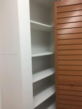 9229 SW 87th Ave, Unit D7 in Miami, FL - Building Photo - Building Photo