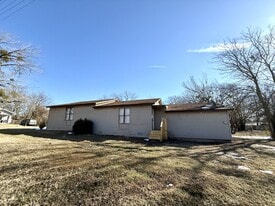 312 M St NE in Ardmore, OK - Building Photo