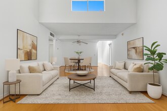 18350 Hatteras St, Unit 253 in Tarzana, CA - Building Photo - Building Photo
