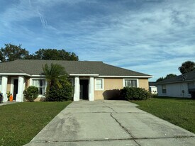 731 Squirrel Ct in Kissimmee, FL - Building Photo