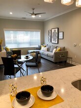 148 S Front St in Farmingdale, NY - Foto de edificio - Building Photo