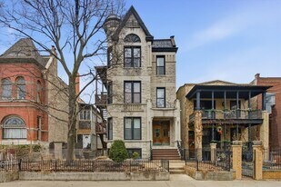 2134 W Concord Pl in Chicago, IL - Building Photo