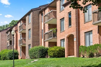 Vistas of Annandale in Annandale, VA - Foto de edificio - Building Photo