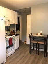 1006 Main St, Unit Apartment 2 in Millis, MA - Building Photo - Building Photo