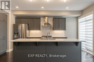 310 Wabasso Ln in Ottawa, ON - Building Photo - Building Photo