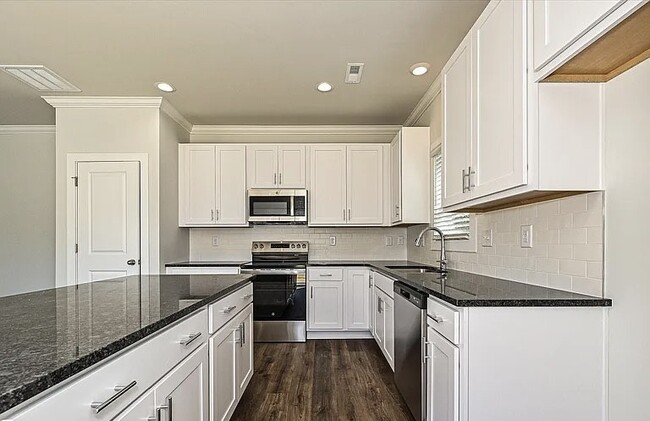 512 Kingsway Cir in Charlotte, NC - Building Photo - Building Photo
