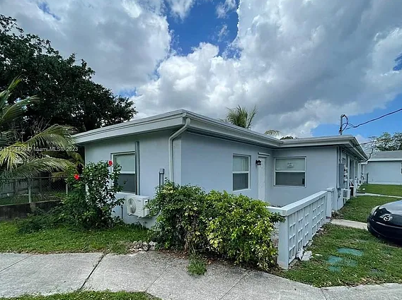 5837 Pierce St, Unit 2 in Hollywood, FL - Building Photo