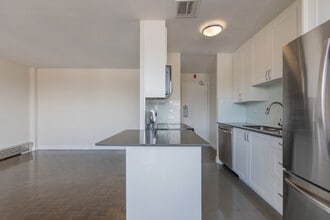 66 Spadina Road in Toronto, ON - Building Photo - Interior Photo