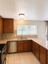 220 Notre Dame Dr, Unit 1 bed 1 bath apartment in Vallejo, CA - Foto de edificio - Building Photo