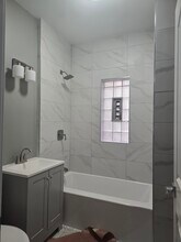 1227 N Parkside Ave, Unit Second floor in Chicago, IL - Building Photo - Building Photo