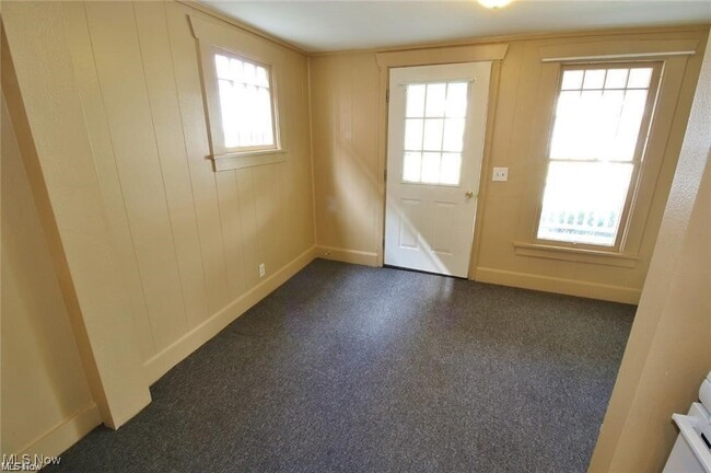 property at 39 W 2nd St