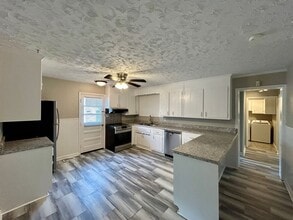 3606 Main St in Ettrick, VA - Foto de edificio - Building Photo