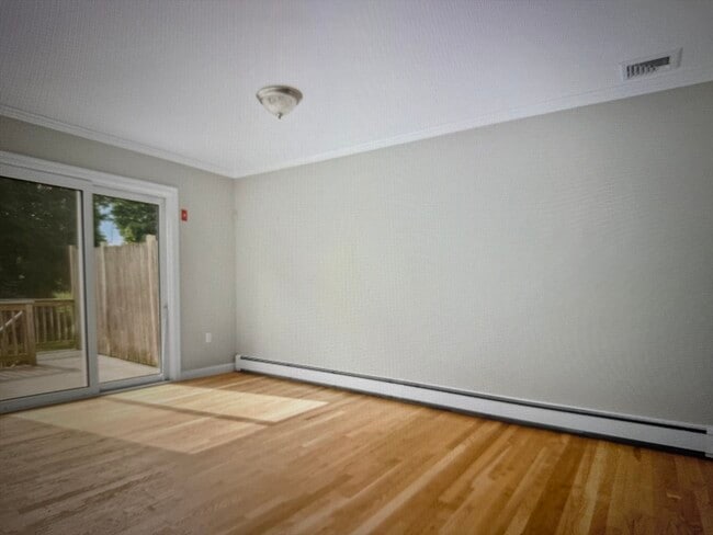 323 Commercial St in Braintree, MA - Building Photo - Building Photo
