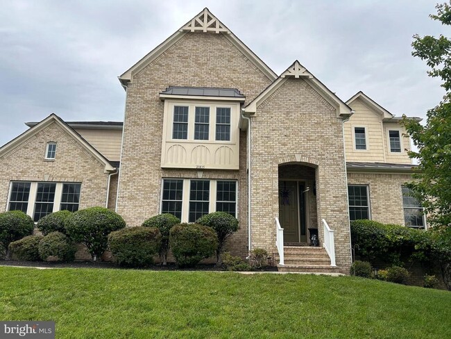 property at 21835 Knob Hill Pl