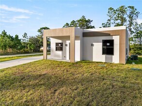 935 Panda Dr in Lehigh Acres, FL - Building Photo - Building Photo