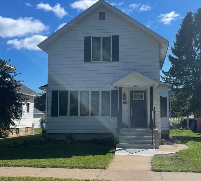 property at 307 E Wabasha St