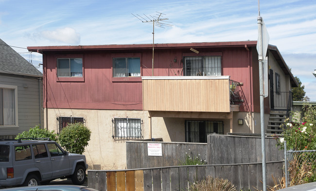 4903 Congress Ave in Oakland, CA - Foto de edificio - Building Photo