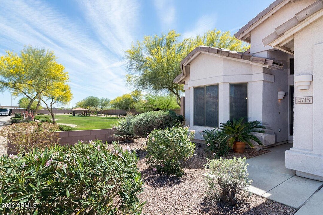 4715 E Briarwood Terrace in Phoenix, AZ - Building Photo