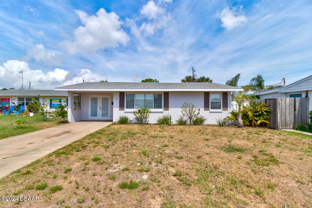 7 Hibiscus Dr in Ormond Beach, FL - Building Photo