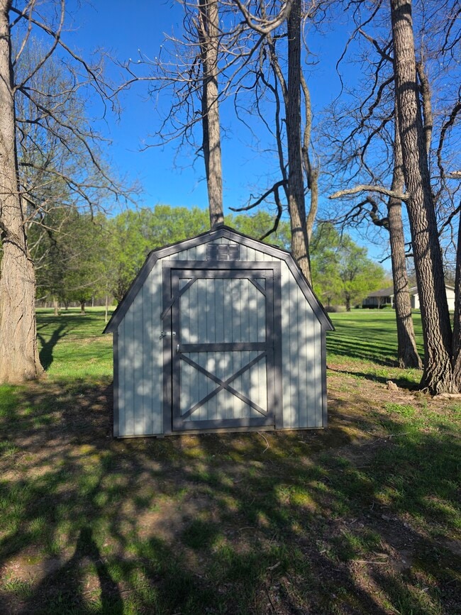 9997 E Davis Ave in Terre Haute, IN - Foto de edificio - Building Photo