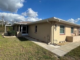 1907 Canterbury Ln in Sun City Center, FL - Building Photo
