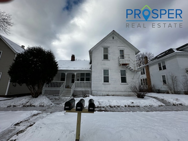 1820 Whipple St in Eau Claire, WI - Building Photo - Building Photo