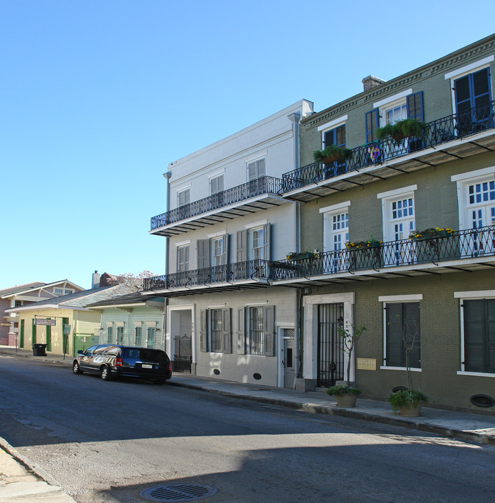 826 Burgundy St in New Orleans, LA - Building Photo