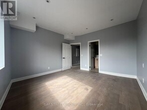 2386-2386 Lake Shore Blvd W in Toronto, ON - Building Photo - Building Photo
