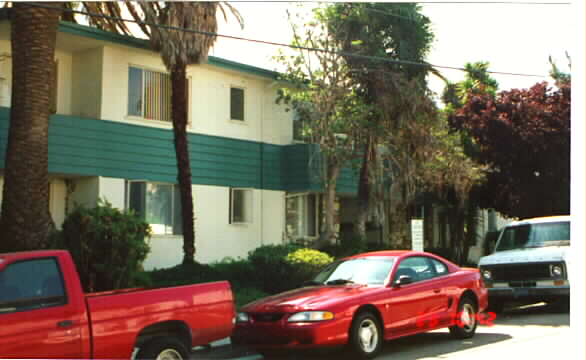 Valley Palms Apartments in North Hollywood, CA - Building Photo - Building Photo