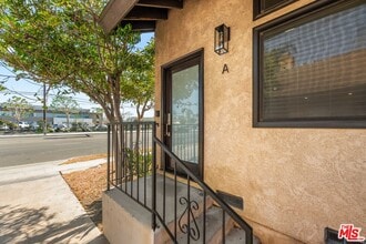 4069 W Rosecrans Ave in Hawthorne, CA - Building Photo - Building Photo
