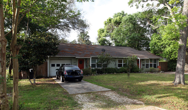 1109-1111 Avery St in Pensacola, FL - Building Photo - Building Photo