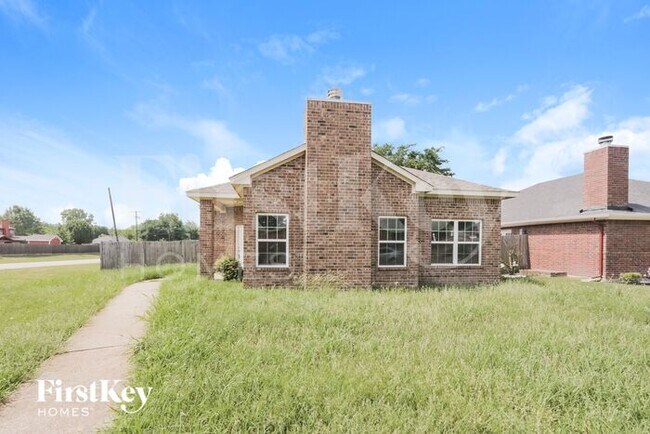 property at 1633 Mockingbird Ln