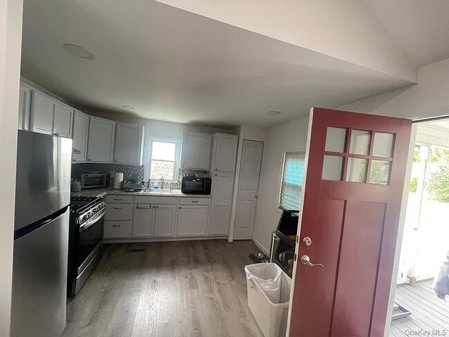 8 Hideaway Ln in Marlboro, NY - Building Photo - Building Photo