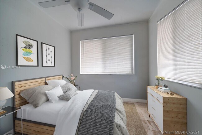 1601 Bay Rd-Unit -8 in Miami Beach, FL - Building Photo - Building Photo