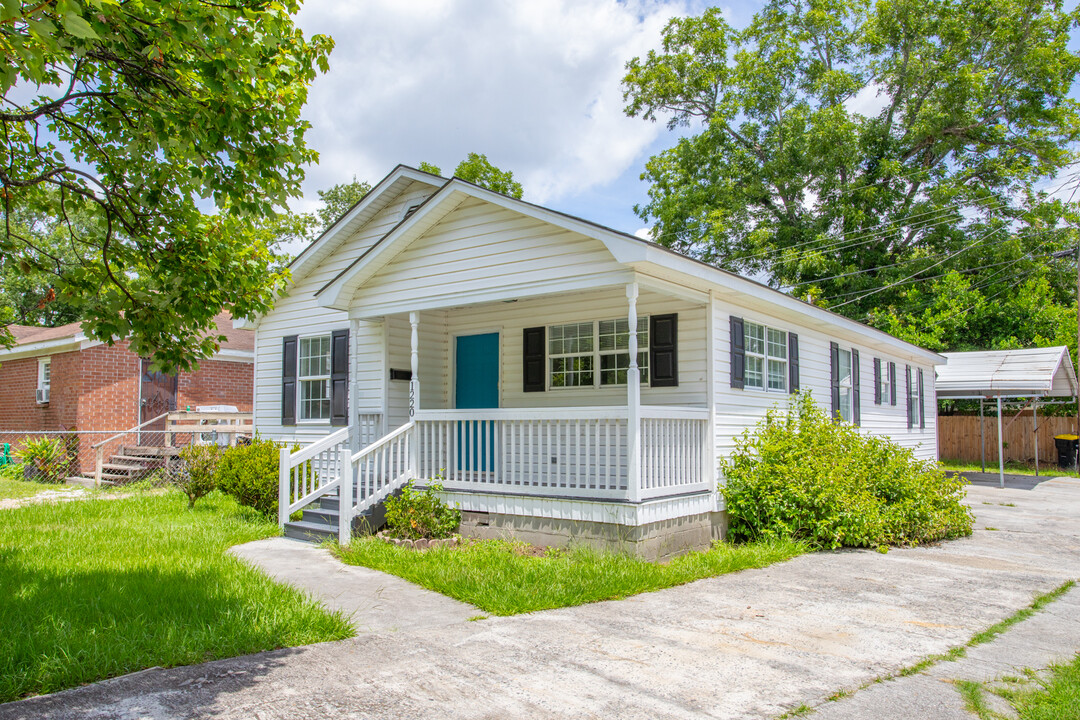 1220 E 57th St in Savannah, GA - Building Photo