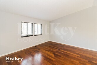 5571 Creekwood Cir in Beckett Ridge, OH - Building Photo - Building Photo