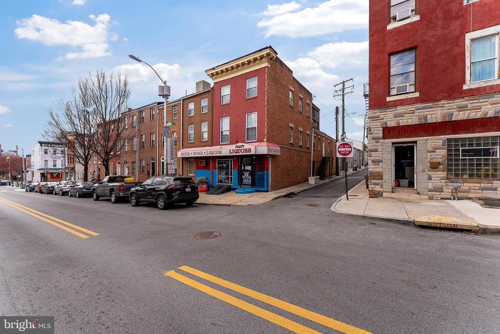 1818 E Pratt St in Baltimore, MD - Building Photo