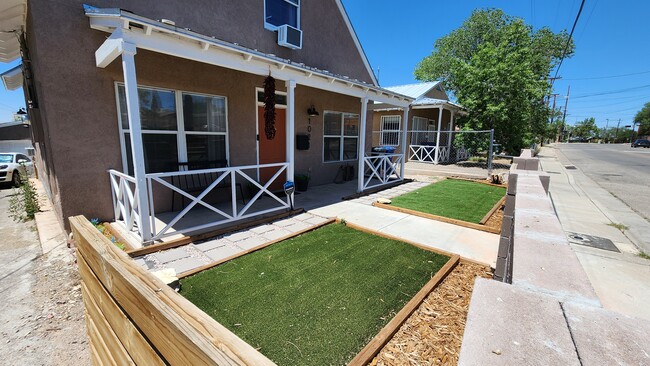 property at 1021 Edith Blvd NE