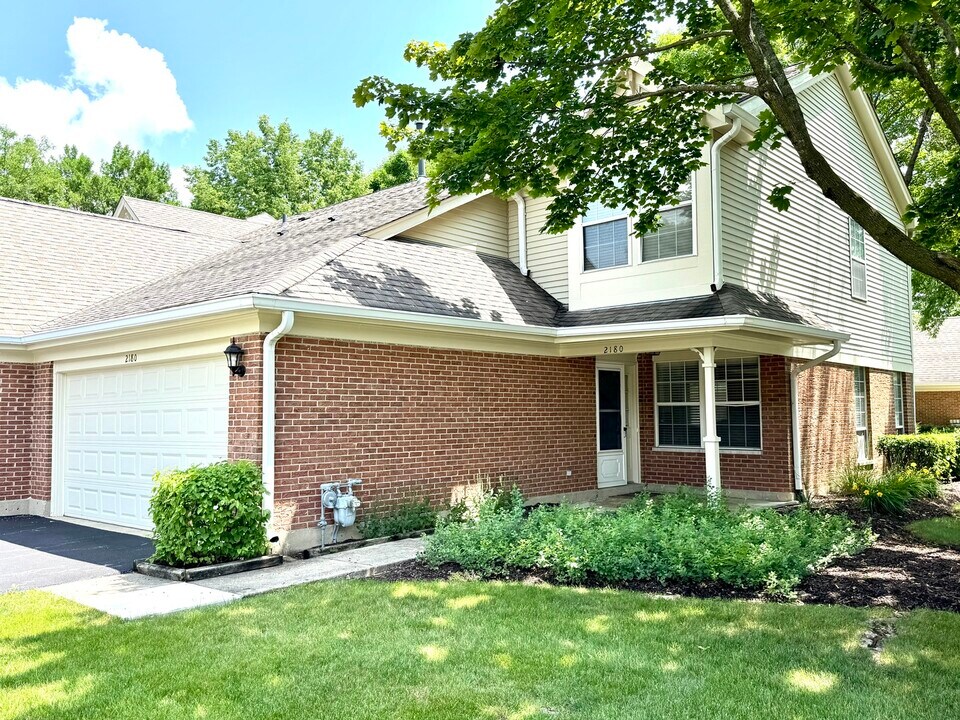 2180 Camden Ln in Hanover Park, IL - Building Photo