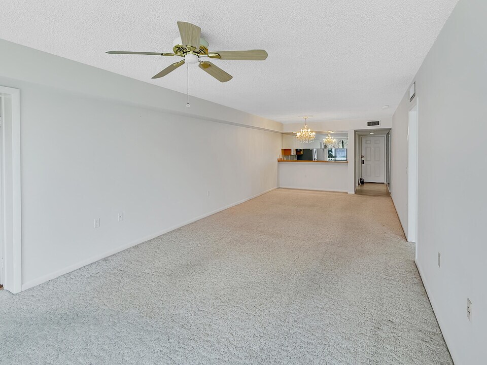 2601 Village Blvd in West Palm Beach, FL - Building Photo