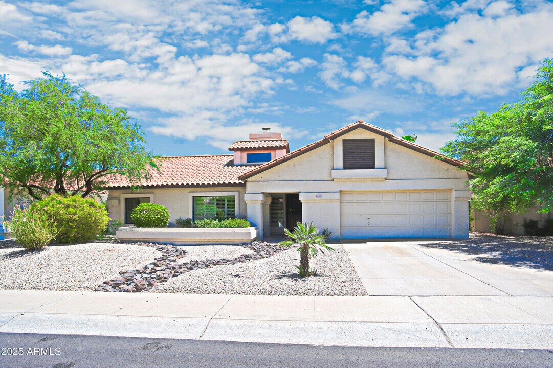10575 E Mission Ln in Scottsdale, AZ - Foto de edificio