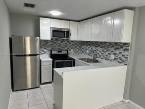 11544 NW 44th St in Coral Springs, FL - Foto de edificio - Building Photo