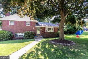 12217 Hunters Ln in Rockville, MD - Building Photo