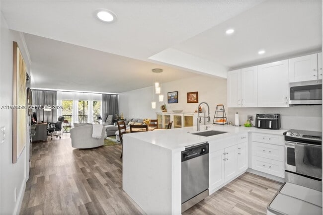 380 Racquet Club Rd, Unit 204 in Weston, FL - Foto de edificio - Building Photo