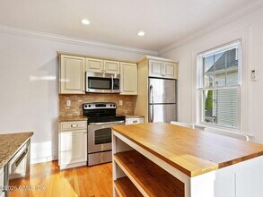 36 Locust St in Greenwich, CT - Foto de edificio - Building Photo
