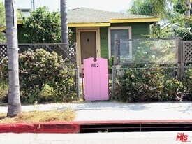 802 Superba Ave in Los Angeles, CA - Building Photo