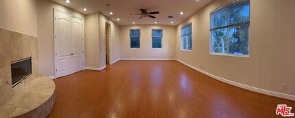 11540 Blix St in Los Angeles, CA - Building Photo - Building Photo