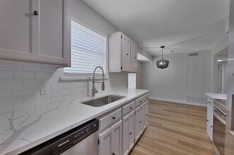 5002 French Wood Dr in Arlington, TX - Building Photo - Building Photo