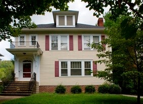 57 Elmwood Pl, Unit Above Garage in Athens, OH - Building Photo